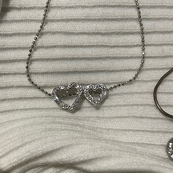 3 heart necklaces and one extra chain - Picture 2 of 5